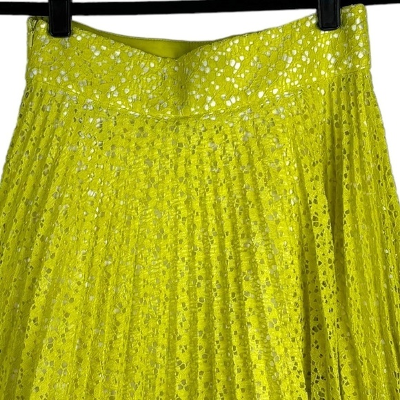 KAREN MILLEN NEON YELLOW KNIFE PLEATE LACE BANDED WAIST KNEE LENGTH SKIRT - Picture 5 of 10